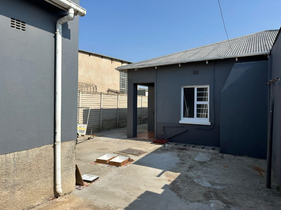 6 Bedroom Property for Sale in Sidwell Eastern Cape